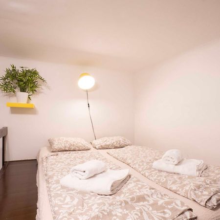 Quiet Cozy Apartment in Party Street e1 Boedapest Buitenkant foto