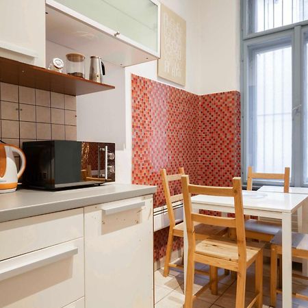 Quiet Cozy Apartment in Party Street e1 Boedapest Buitenkant foto