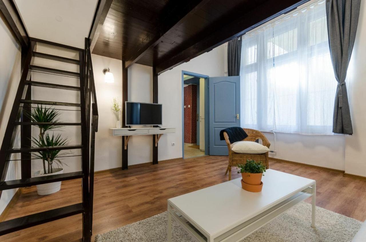 Quiet Cozy Apartment in Party Street e1 Boedapest Buitenkant foto