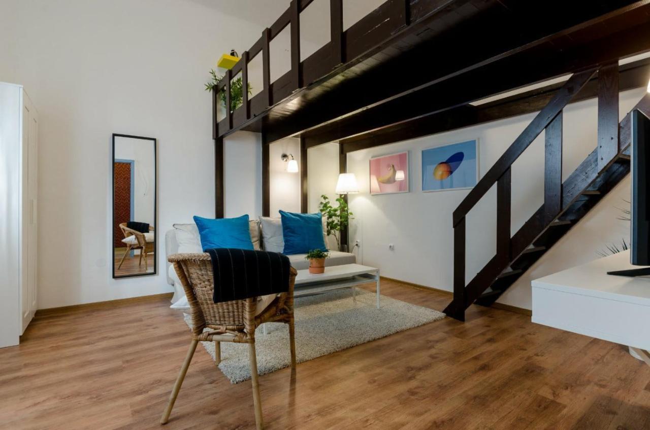 Quiet Cozy Apartment in Party Street e1 Boedapest Buitenkant foto