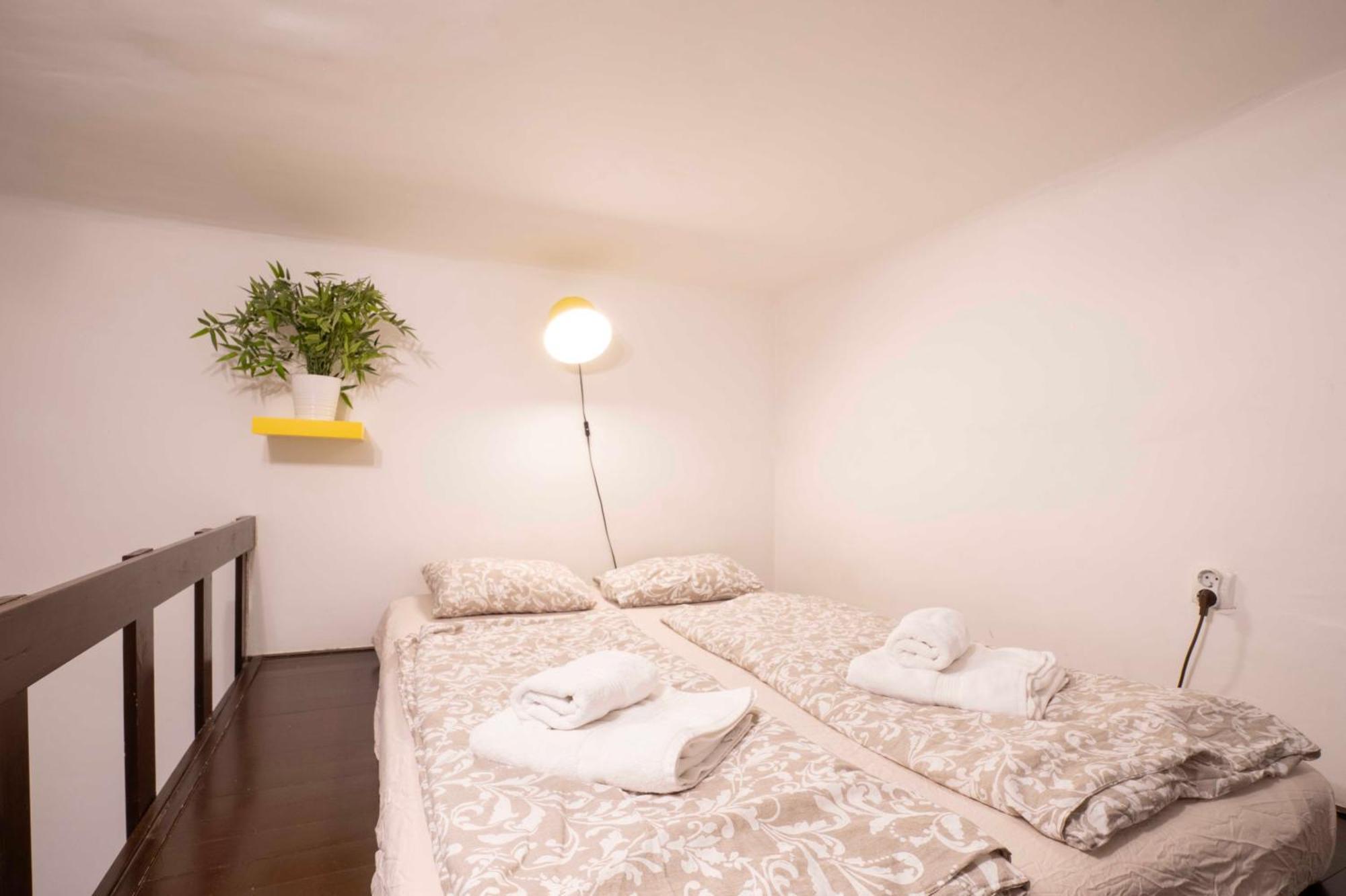 Quiet Cozy Apartment in Party Street e1 Boedapest Buitenkant foto