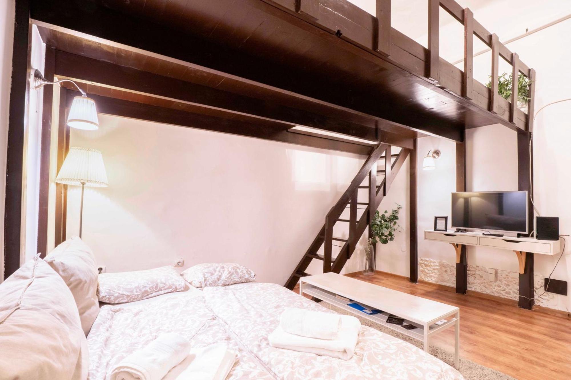 Quiet Cozy Apartment in Party Street e1 Boedapest Buitenkant foto