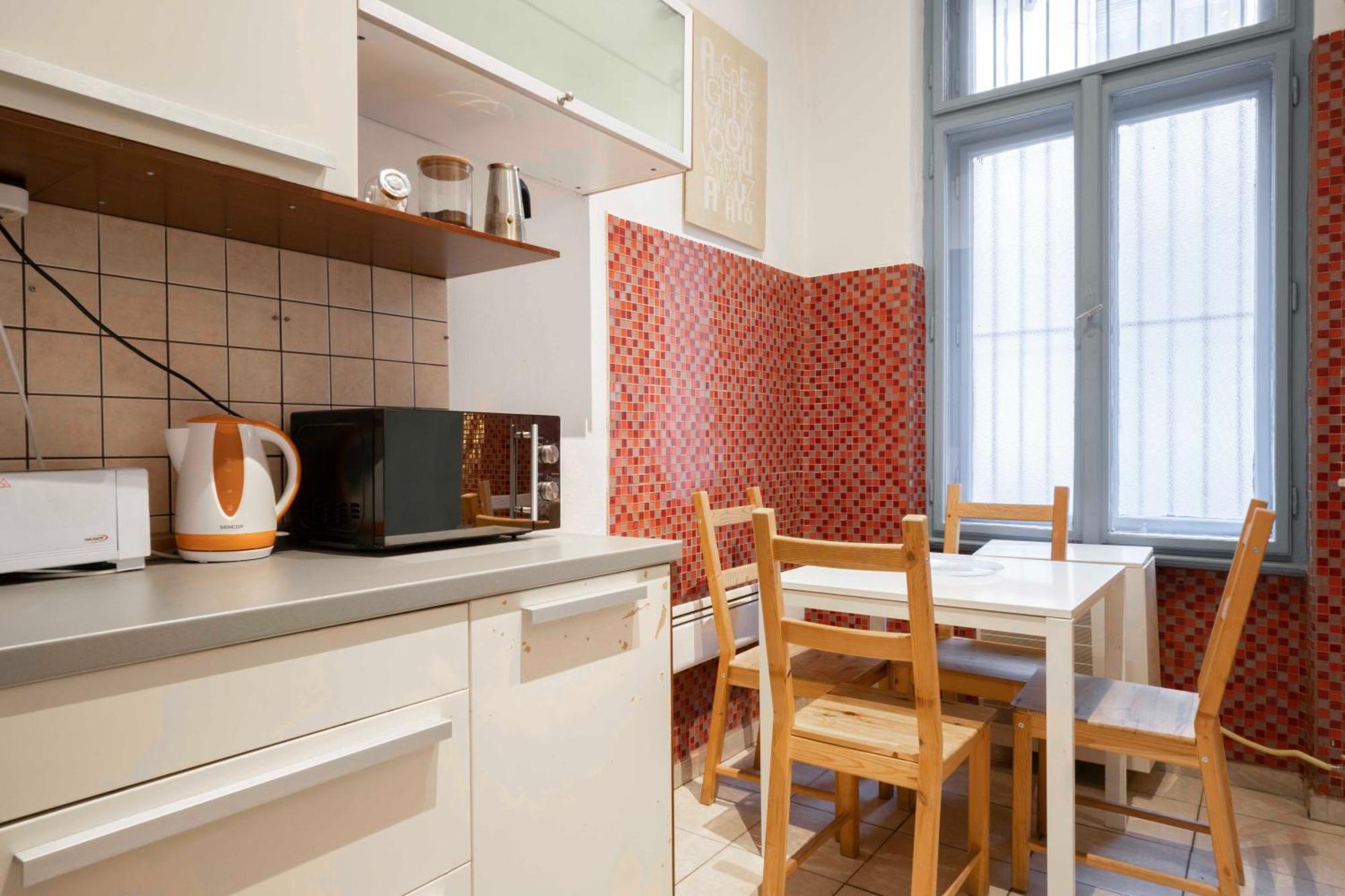 Quiet Cozy Apartment in Party Street e1 Boedapest Buitenkant foto